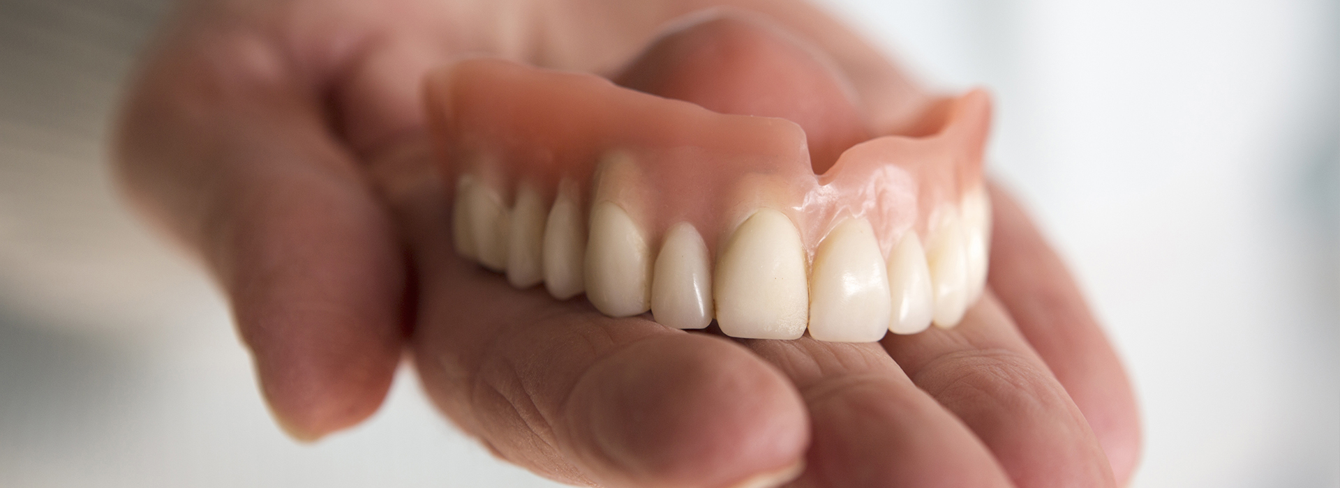 River Oaks Advanced Dentistry | Extractions, Preventative Program and ZOOM  Whitening